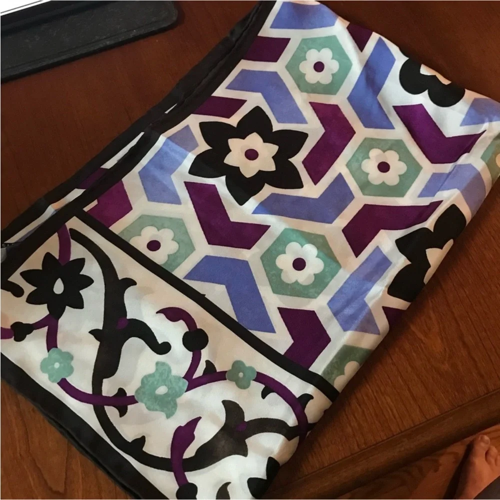 CARLISLE 100% Silk Geometric Floral Scarf